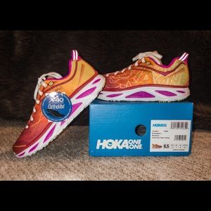 💓 NWT Hoka One One